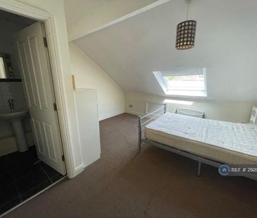 2 bedroom penthouse to rent - Photo 6