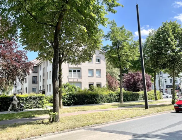Renovierte helle 3-Zimmer-Hochparterre-Wohnung mit Balkon - Foto 1