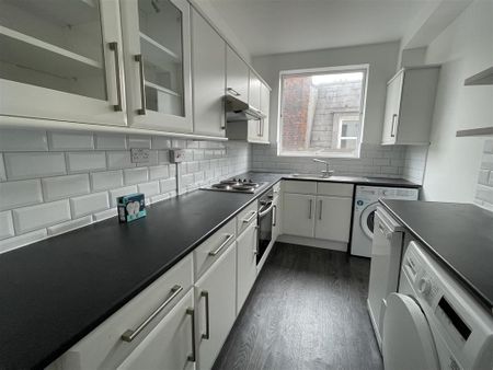 2 bedroom flat to rent - Photo 4