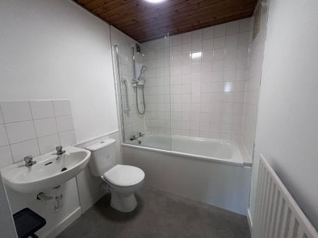 2 bedroom flat to rent - Photo 4