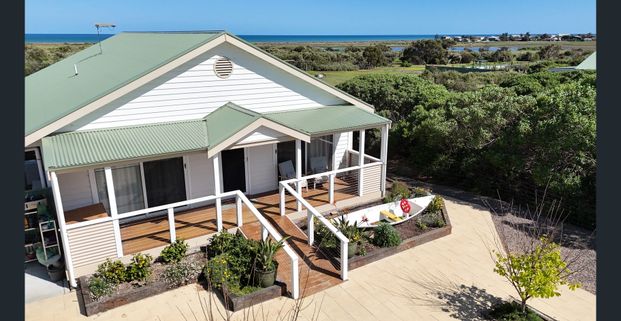 Coastal Villa – Fully Furnished, Ocean Views, Rural Setting. Included all Utilities and gardening - Photo 1