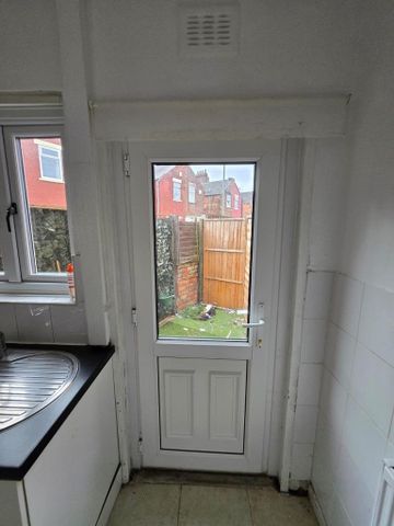 2 bedroom terraced house to rent - Photo 5