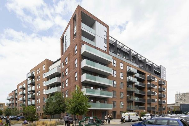 Singapore Road, W13, London - Photo 1