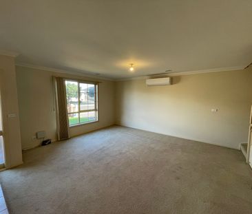 1/10 Banksia Grove, Tullamarine VIC 3043 - Photo 1