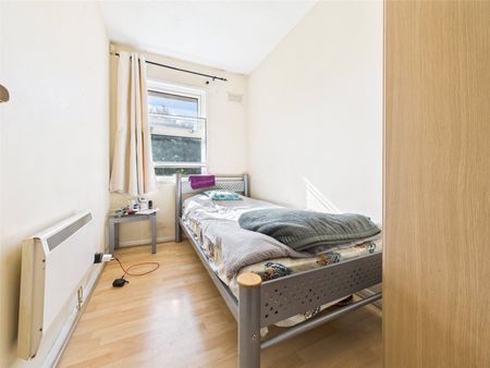 Taylor Close, Hounslow, Middlesex, TW3 - Photo 3