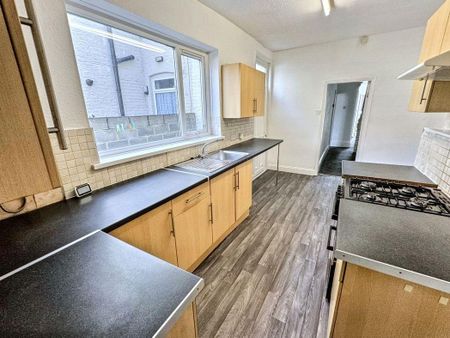 3 bed terraced house to rent in TS17 - Photo 2