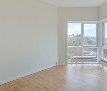 Flot lejlighed med dejligt lysindfald - Photo 4