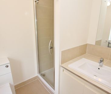 4 bedroom house to rent Sorbie Close, Weybridge, KT13 - Photo 2