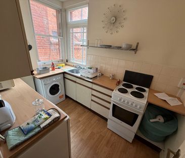 Studio Flat, New Road, RG1 - Photo 1