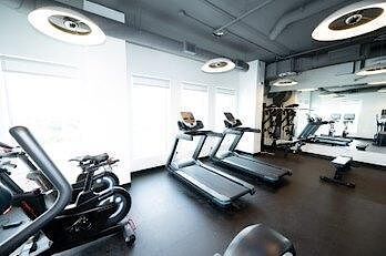 Centretown mid-rise modern apartment building. - Photo 2