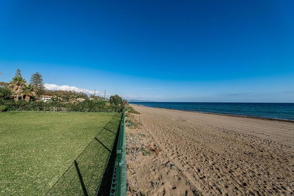 5 bedroom luxury Villa for rent in San Pedro de Alcántara, Spain - Photo 1