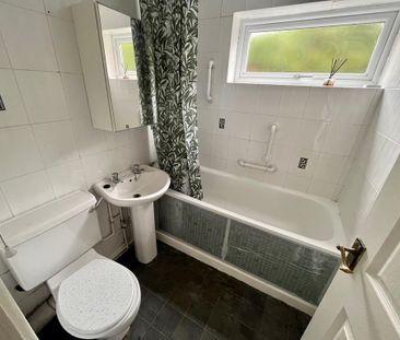 2 bedroom semi-detached bungalow to rent - Photo 4