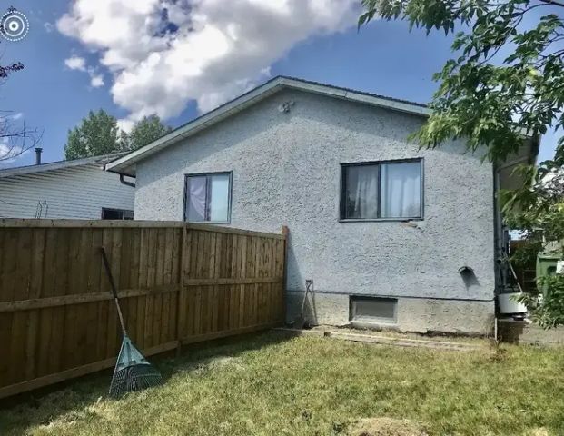 One bedroom basement suite, pet, friendly | 59 Falworth Court Northeast, Calgary - Photo 1