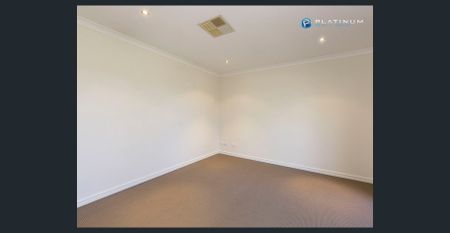 FABULOUS FAMILY HOME - Photo 5