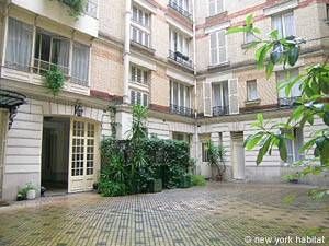 Logement à Paris, Location meublée - Photo 2