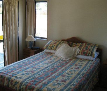 Castleview Rd - Attractive Holiday Rental - Photo 6