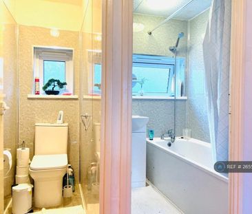 1 bedroom in a house share to rent - Photo 6