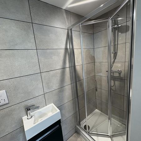 1 bedroom in a house share to rent - Photo 4