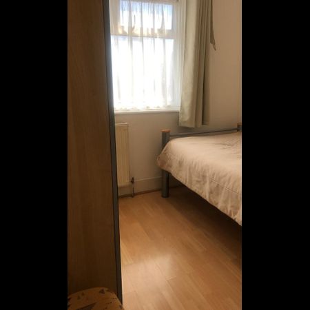 Room in a Shared House, Monks Park, HA9 - Photo 4