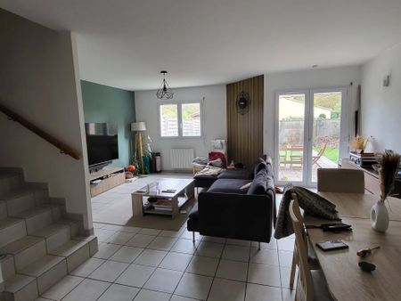 Location Maison 4 pièces 89 m2 à Saint-Jean-d'Illac - Photo 2