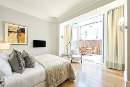 3 bedroom flat in Mayfair - Photo 3