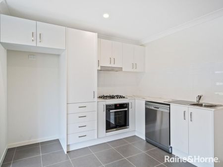 2/13 McGlinchey Crescent, Thornton, NSW 2322 - Photo 3