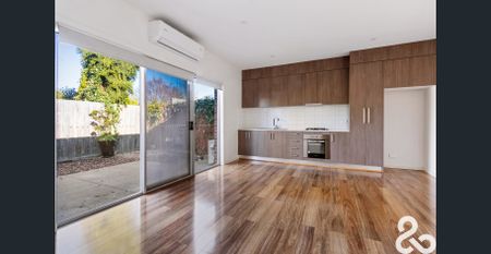 MODERN & READY TO GO - Photo 3