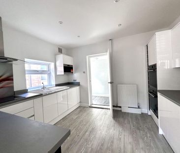 3 bedroom semi-detached house to rent - Photo 6