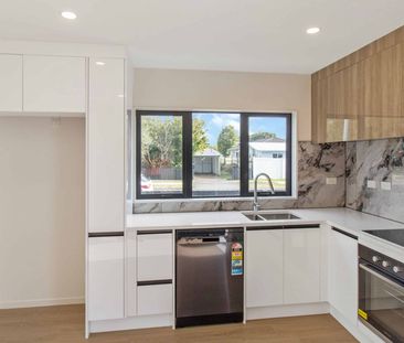 Brand new 3 bedroom town home for rent in Manurewa! - Photo 2