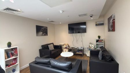 Silver Non-Ensuite Room - Photo 3