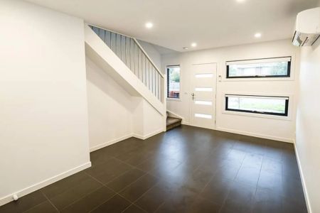 MODERN TOWNHOUSE | CONVENIENT LOCATION! - Photo 2