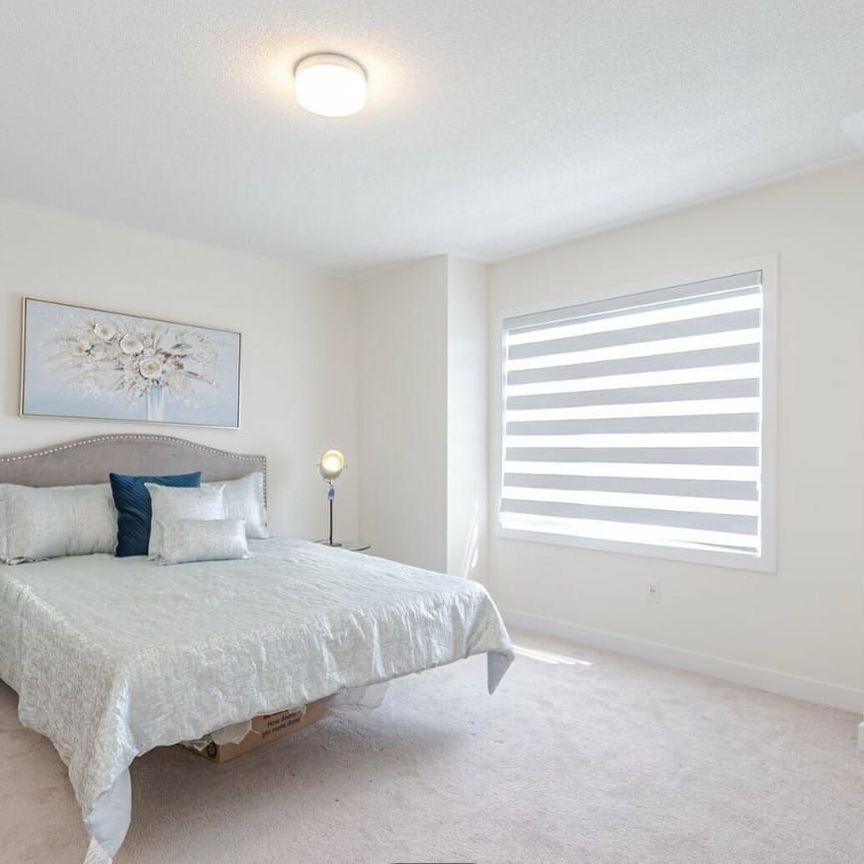 For Lease - 2594 Castlegate Crossing, Pickering, Ontario - Photo 1