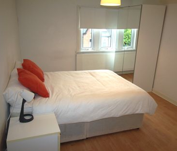 Flat 3, 22 Kelso Road, LS2 9PR, Leeds - Photo 4