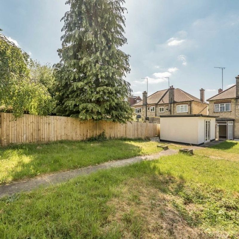 Courthouse Road, N12, London - Photo 1