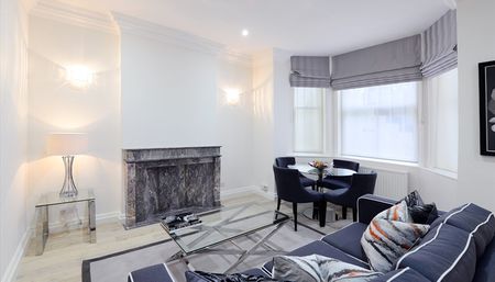 Elegant One-Bedroom Apartment at Somerset House, Lexham Gardens, London W8 - Photo 2