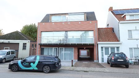 Verzorgd appartement met 2 slaapkamers nabij het centrum van Rumbeke - Photo 3