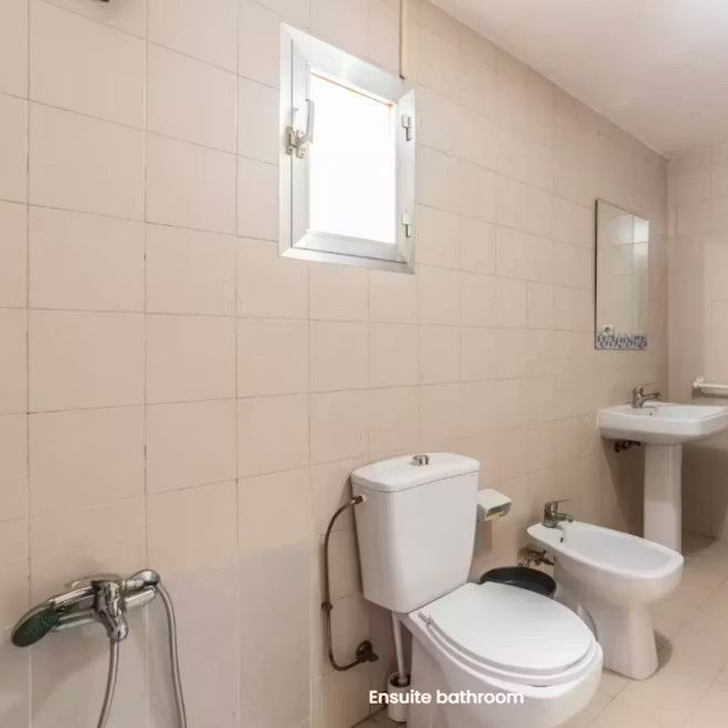 Plaça del Dramaturg Faust Hdez. Casajuana, Valencia, Valencian Community 46003 - Photo 1