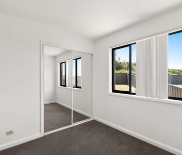 Three Bedroom Home with Ocean Views - Photo 3