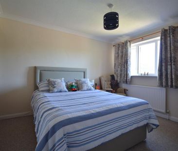 3 bedroom end of terrace house to rent - Photo 4