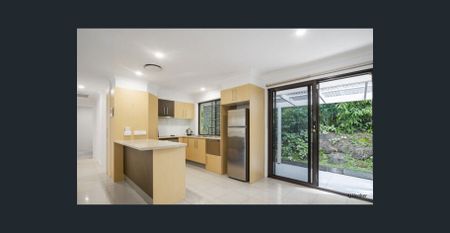 THREE BEDROOM DUPLEX - GREAT LOCATION - Photo 4