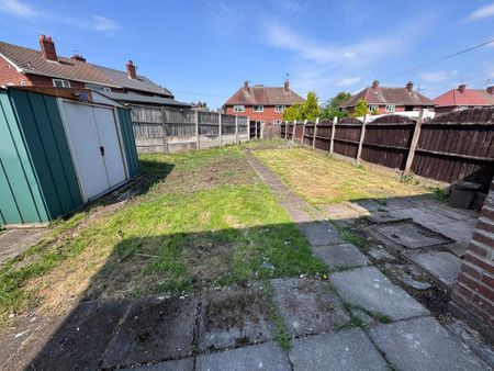 4 bedroom semi-detached house to rent - Photo 2