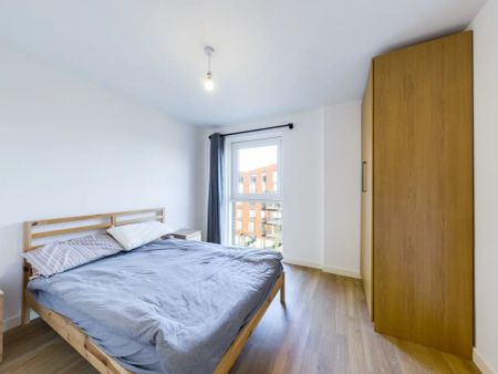 2 bedroom flat in Naomi Street - Photo 3