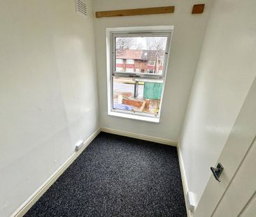 3 bedroom end of terrace house to rent - Photo 3