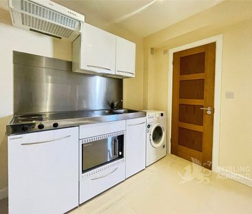 Garden Close, Addlestone, Surrey, KT15 2PT - Photo 3