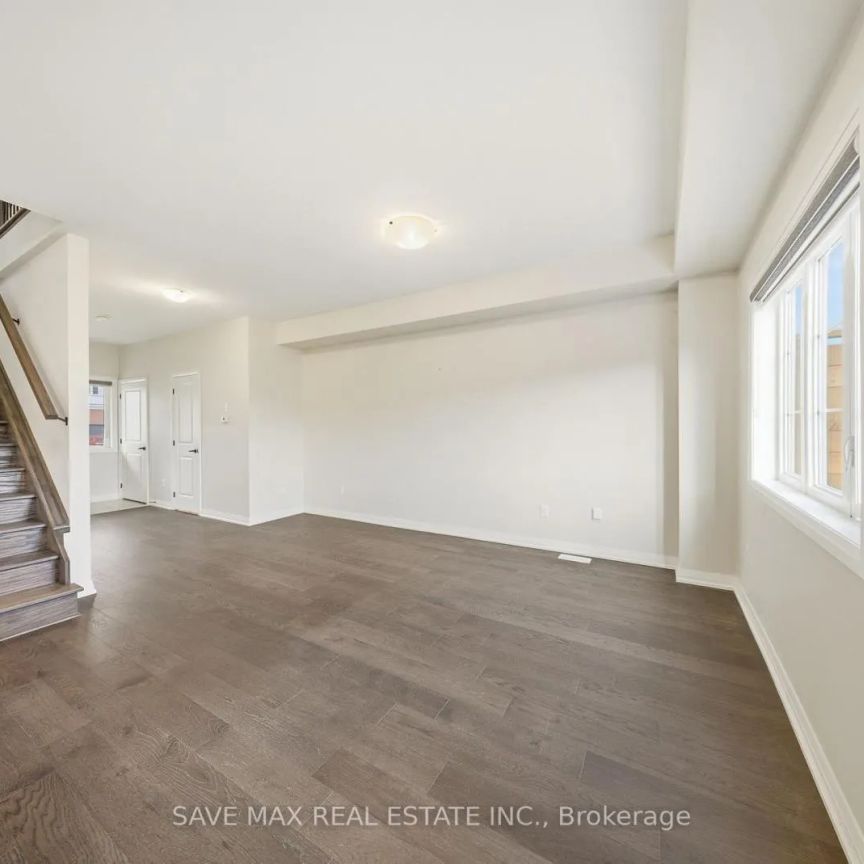 44 LAHEY CRESCENT - Photo 1