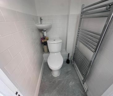 1 bedroom in a house share to rent - Photo 5