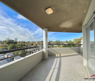 Light-filled apartment in the heart of Chatswood - Photo 6