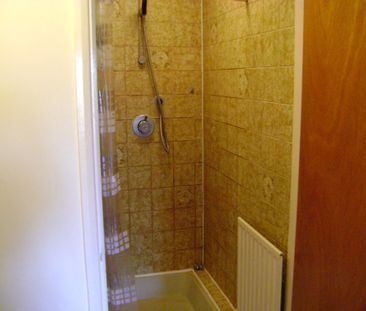1 bedroom in a flat share to rent - Photo 6