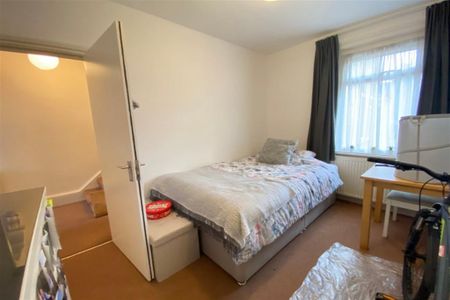 4 bedroom terraced house to rent - Photo 4