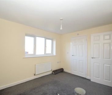 3 bedroom end of terrace house to rent - Photo 3